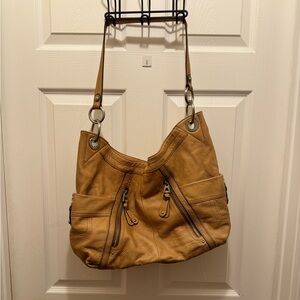 Beautiful leather B Makowsky bag